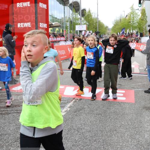 25.04.2026 - Das Zehntel Strokosch-Dieckow http://msf.ph/oto/9581236 25.04.2026 09:00:04 Ziel 1129, 1142, 1178, 1457, 1467, 1597, 1948, 1955, 2099, 2507, 2652, 2683, 2823, 3108, 3113, 3622, 3661, 3693, 3713, 3720, 3883, 3912, 1129, 1142, 1178, 1457, 1467, 1597, 1948, 1955, 2099, 2507, 2652, 2683, 2823, 3108, 3113, 3622, 3661, 3693, 3713, 3720, 3883, 3912 meine-sportfotos.de