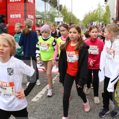 25.04.2026 - Das Zehntel Strokosch-Dieckow http://msf.ph/oto/9581329 25.04.2026 09:00:23 Ziel 1039, 1051, 1067, 1083, 1278, 1283, 1291, 1332, 1334, 1382, 1586, 1596, 1612, 2383, 2437, 2635, 2982, 3092, 3098, 3191, 3207, 3343, 3391, 3476, 3571, 3927, 3937, 1039, 1051, 1067, 1083, 1278, 1283, 1291, 1332, 1334, 1382, 1586, 1596, 1612, 2383, 2437, 2635, 2982, 3092, 3098, 3191, 3207, 3343, 3391, 3476, 3571, 3927, 3937 meine-sportfotos.de