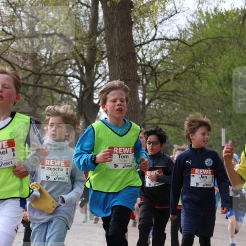 25.04.2026 - Das Zehntel Zöllner http://msf.ph/oto/9581535 25.04.2026 08:39:06 Laufen 4007, 3212, 2307, 3248, 1285, 3230 meine-sportfotos.de