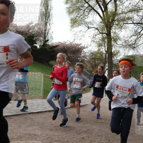 25.04.2026 - Das Zehntel Zöllner http://msf.ph/oto/9581590 25.04.2026 08:39:40 Laufen 3564, 3569, 2032, 24 meine-sportfotos.de