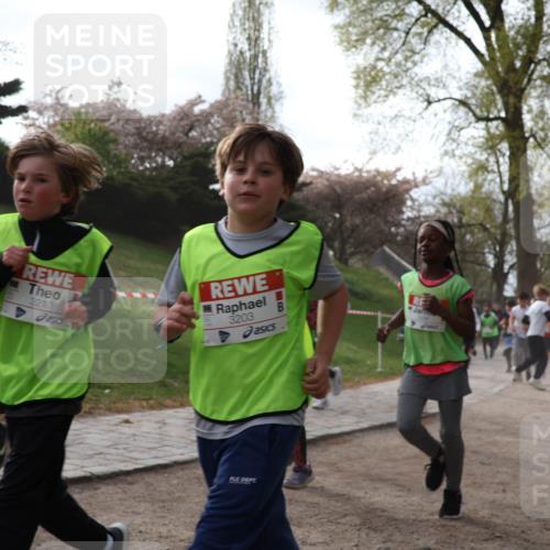 25.04.2026 - Das Zehntel Zöllner http://msf.ph/oto/9581773 25.04.2026 08:41:07 Laufen 3210, 3203, 18 meine-sportfotos.de