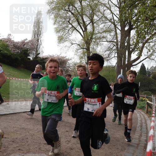 25.04.2026 - Das Zehntel Zöllner http://msf.ph/oto/9581831 25.04.2026 08:41:35 Laufen 3578, 1684, 1687, 1679 meine-sportfotos.de