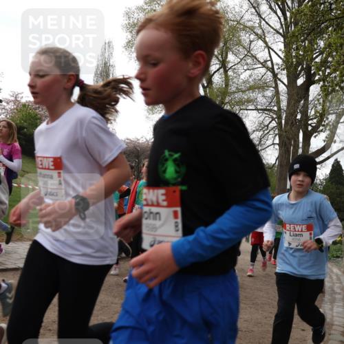 25.04.2026 - Das Zehntel Zöllner http://msf.ph/oto/9581923 25.04.2026 08:42:17 Laufen 1038, 1045, 4056 meine-sportfotos.de