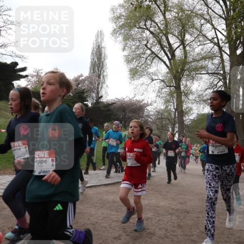 25.04.2026 - Das Zehntel Zöllner http://msf.ph/oto/9581942 25.04.2026 08:42:24 Laufen 100, 2049, 3076 meine-sportfotos.de