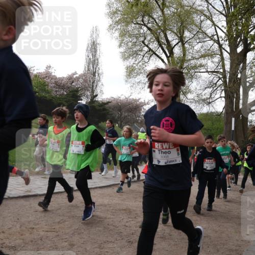 25.04.2026 - Das Zehntel Zöllner http://msf.ph/oto/9582106 25.04.2026 08:43:33 Laufen 3068 meine-sportfotos.de