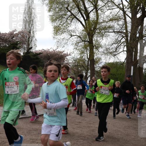 25.04.2026 - Das Zehntel Zöllner http://msf.ph/oto/9582178 25.04.2026 08:44:05 Laufen 1004, 1008, 122 meine-sportfotos.de