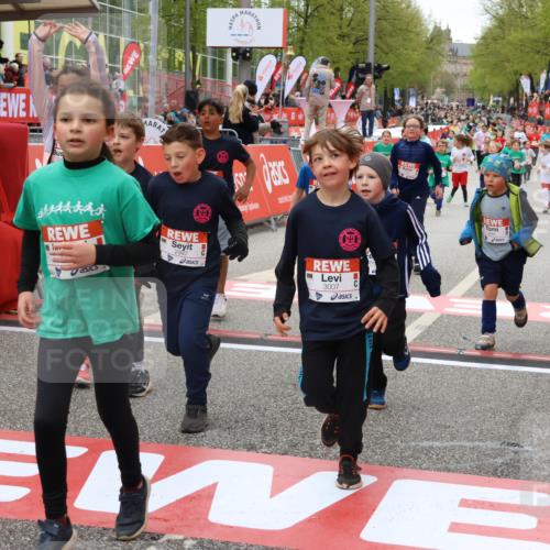 25.04.2026 - Das Zehntel Strokosch-Dieckow http://msf.ph/oto/9582261 25.04.2026 09:05:14 Ziel 2194, 2427, 2487, 2934, 2997, 3007, 3024, 3504, 3727, 3740, 3809, 3810, 3860, 3865, 3881, 3885, 2194, 2427, 2487, 2934, 2997, 3007, 3024, 3504, 3727, 3740, 3809, 3810, 3860, 3865, 3881, 3885 meine-sportfotos.de