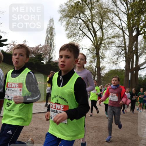 25.04.2026 - Das Zehntel Zöllner http://msf.ph/oto/9582360 25.04.2026 08:45:20 Laufen 1093, 1074, 109, 30 meine-sportfotos.de