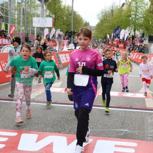 25.04.2026 - Das Zehntel Strokosch-Dieckow http://msf.ph/oto/9582365 25.04.2026 09:05:20 Ziel 1392, 1809, 2194, 2346, 2358, 2362, 2370, 2381, 2430, 2893, 2934, 3014, 3024, 3162, 3364, 3389, 3733, 3860, 3865, 3881, 1392, 1809, 2194, 2346, 2358, 2362, 2370, 2381, 2430, 2893, 2934, 3014, 3024, 3162, 3364, 3389, 3733, 3860, 3865, 3881 meine-sportfotos.de