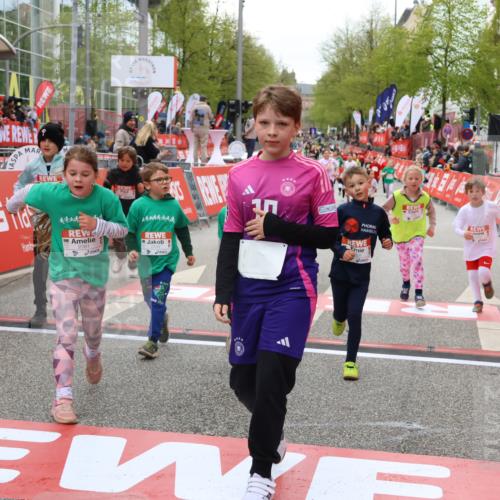 25.04.2026 - Das Zehntel Strokosch-Dieckow http://msf.ph/oto/9582375 25.04.2026 09:05:20 Ziel 1392, 1809, 2194, 2346, 2358, 2362, 2370, 2381, 2430, 2893, 2934, 3014, 3024, 3162, 3364, 3389, 3733, 3860, 3865, 3881, 1392, 1809, 2194, 2346, 2358, 2362, 2370, 2381, 2430, 2893, 2934, 3014, 3024, 3162, 3364, 3389, 3733, 3860, 3865, 3881 meine-sportfotos.de