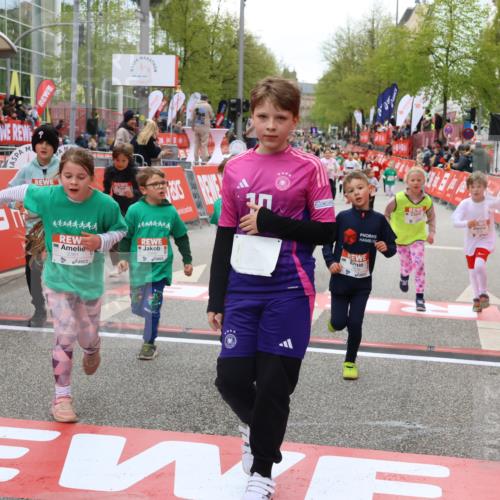 25.04.2026 - Das Zehntel Strokosch-Dieckow http://msf.ph/oto/9582384 25.04.2026 09:05:20 Ziel 1392, 1809, 2194, 2346, 2358, 2362, 2370, 2381, 2430, 2893, 2934, 3014, 3024, 3162, 3364, 3389, 3733, 3860, 3865, 3881, 1392, 1809, 2194, 2346, 2358, 2362, 2370, 2381, 2430, 2893, 2934, 3014, 3024, 3162, 3364, 3389, 3733, 3860, 3865, 3881 meine-sportfotos.de