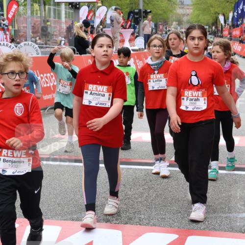 25.04.2026 - Das Zehntel Strokosch-Dieckow http://msf.ph/oto/9583040 25.04.2026 09:05:42 Ziel 1226, 1443, 1472, 1479, 1496, 1932, 1934, 2371, 2586, 2593, 2597, 2666, 3299, 3892, 1226, 1443, 1472, 1479, 1496, 1932, 1934, 2371, 2586, 2593, 2597, 2666, 3299, 3892 meine-sportfotos.de