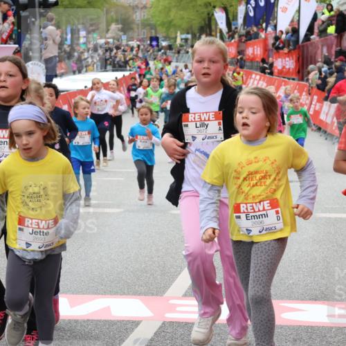 25.04.2026 - Das Zehntel Strokosch-Dieckow http://msf.ph/oto/9583507 25.04.2026 09:06:12 Ziel 1089, 1092, 1732, 2377, 2530, 2657, 2670, 2672, 2696, 3767, 3776, 3777, 3961, 1089, 1092, 1732, 2377, 2530, 2657, 2670, 2672, 2696, 3767, 3776, 3777, 3961 meine-sportfotos.de
