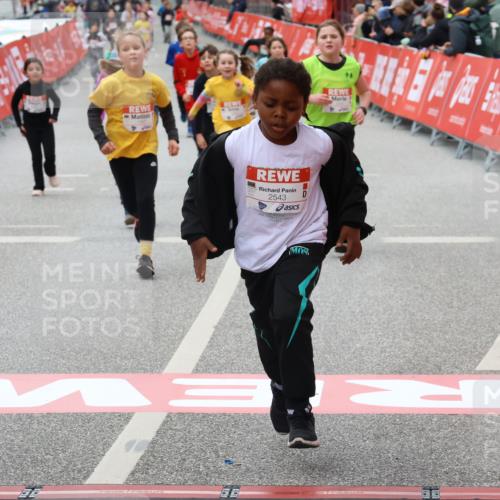 25.04.2026 - Das Zehntel Strokosch-Dieckow http://msf.ph/oto/9584063 25.04.2026 09:06:42 Ziel 1414, 1418, 3750, 3780, 3782, 1414, 1418, 3750, 3780, 3782 meine-sportfotos.de