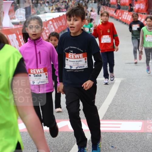 25.04.2026 - Das Zehntel Strokosch-Dieckow http://msf.ph/oto/9584140 25.04.2026 09:06:47 Ziel 1084, 1128, 1130, 1939, 1949, 2113, 2115, 2543, 3240, 3750, 3780, 3782, 1084, 1128, 1130, 1939, 1949, 2113, 2115, 2543, 3240, 3750, 3780, 3782 meine-sportfotos.de