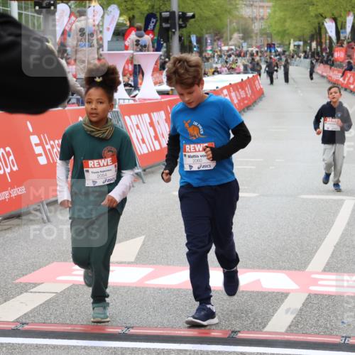 25.04.2026 - Das Zehntel Strokosch-Dieckow http://msf.ph/oto/9584353 25.04.2026 09:07:12 Ziel 1227, 1235, 1524, 1973, 2054, 2060, 2687, 3771, 3781, 1227, 1235, 1524, 1973, 2054, 2060, 2687, 3771, 3781 meine-sportfotos.de