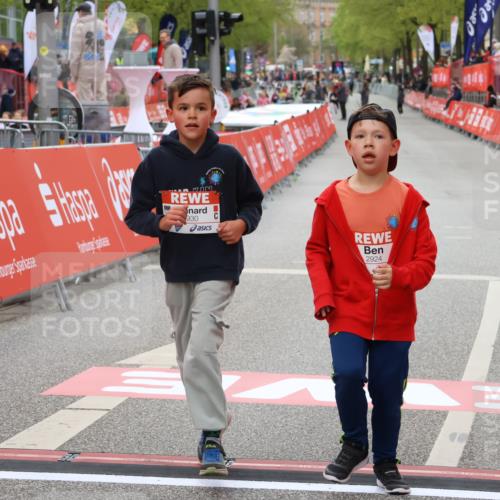 25.04.2026 - Das Zehntel Strokosch-Dieckow http://msf.ph/oto/9584386 25.04.2026 09:07:17 Ziel 1321, 1524, 2054, 2060, 2180, 2924, 3732, 3742, 1321, 1524, 2054, 2060, 2180, 2924, 3732, 3742 meine-sportfotos.de