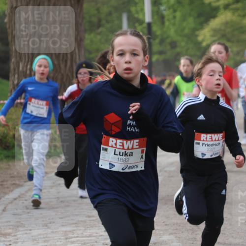 25.04.2026 - Das Zehntel Zöllner http://msf.ph/oto/9591407 25.04.2026 08:39:02 Laufen 1882, 2321, 3260 meine-sportfotos.de