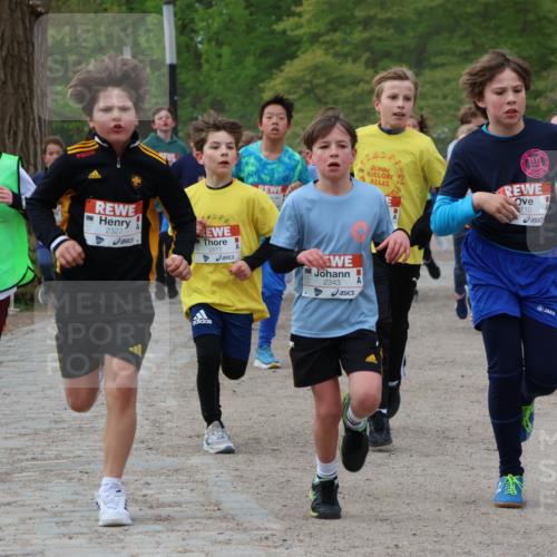25.04.2026 - Das Zehntel Zöllner http://msf.ph/oto/9591547 25.04.2026 08:39:39 Laufen 3332, 2327, 2817, 110, 2343 meine-sportfotos.de