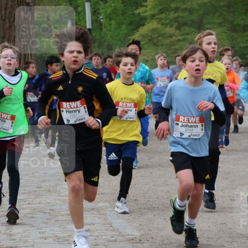 25.04.2026 - Das Zehntel Zöllner http://msf.ph/oto/9591549 25.04.2026 08:39:40 Laufen 3332, 2327, 3110, 2343 meine-sportfotos.de
