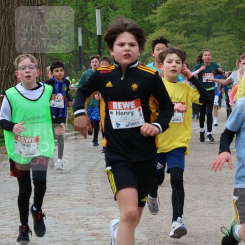 25.04.2026 - Das Zehntel Zöllner http://msf.ph/oto/9591553 25.04.2026 08:39:40 Laufen 3332, 2327, 2343 meine-sportfotos.de