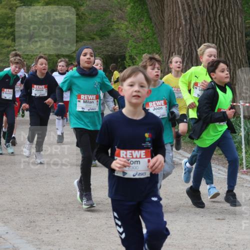 25.04.2026 - Das Zehntel Zöllner http://msf.ph/oto/9591674 25.04.2026 08:40:09 Laufen 3644, 2300, 3651, 2069 meine-sportfotos.de
