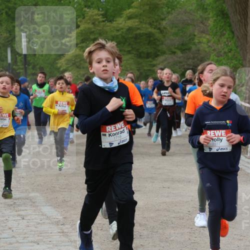 25.04.2026 - Das Zehntel Zöllner http://msf.ph/oto/9591817 25.04.2026 08:40:45 Laufen 1987, 1, 1718, 2277, 3331 meine-sportfotos.de