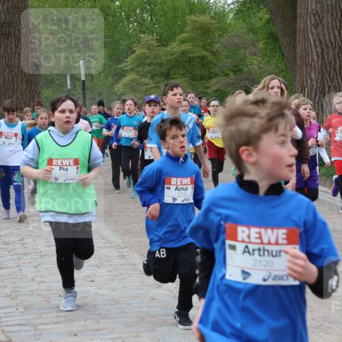 25.04.2026 - Das Zehntel Zöllner http://msf.ph/oto/9592141 25.04.2026 08:42:00 Laufen 3324, 2118, 2120 meine-sportfotos.de