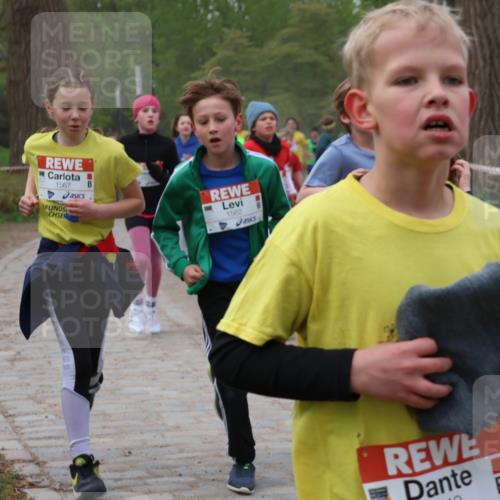 25.04.2026 - Das Zehntel Zöllner http://msf.ph/oto/9592358 25.04.2026 08:42:50 Laufen 1567, 1562 meine-sportfotos.de