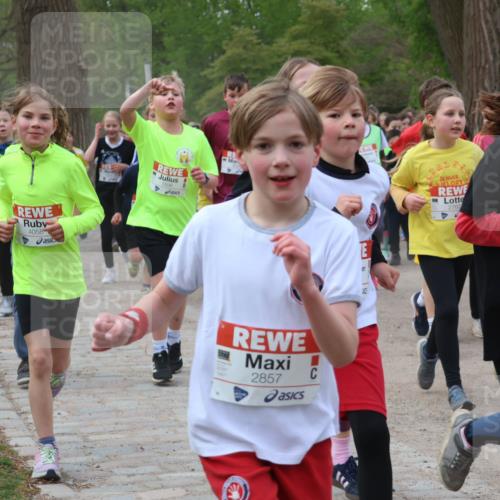 25.04.2026 - Das Zehntel Zöllner http://msf.ph/oto/9592486 25.04.2026 08:43:16 Laufen 4058, 1896, 2857, 2762, 1734 meine-sportfotos.de