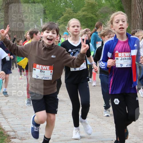 25.04.2026 - Das Zehntel Zöllner http://msf.ph/oto/9592502 25.04.2026 08:43:19 Laufen 3502, 3849, 1923, 2027, 3847 meine-sportfotos.de