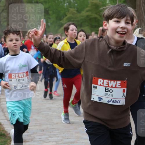 25.04.2026 - Das Zehntel Zöllner http://msf.ph/oto/9592506 25.04.2026 08:43:20 Laufen 3502, 3849 meine-sportfotos.de