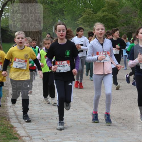 25.04.2026 - Das Zehntel Zöllner http://msf.ph/oto/9593078 25.04.2026 08:45:19 Laufen 1942, 1957, 1732, 3050 meine-sportfotos.de