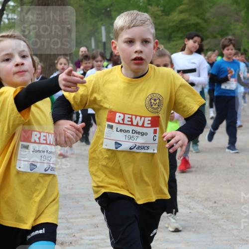 25.04.2026 - Das Zehntel Zöllner http://msf.ph/oto/9593086 25.04.2026 08:45:20 Laufen 1942, 1957 meine-sportfotos.de