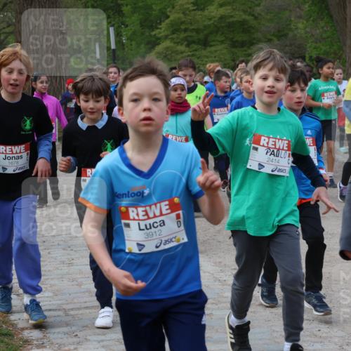 25.04.2026 - Das Zehntel Zöllner http://msf.ph/oto/9593209 25.04.2026 08:45:48 Laufen 1678, 3912, 11, 2414 meine-sportfotos.de