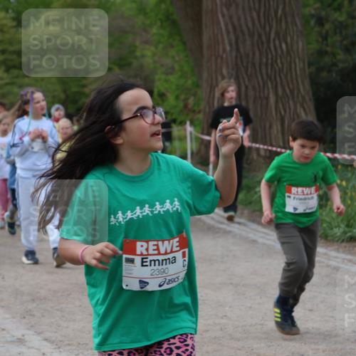 25.04.2026 - Das Zehntel Zöllner http://msf.ph/oto/9593757 25.04.2026 08:48:12 Laufen 44444444, 2390, 100 meine-sportfotos.de
