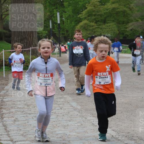 25.04.2026 - Das Zehntel Zöllner http://msf.ph/oto/9593863 25.04.2026 08:48:49 Laufen 3908, 3889, 2638 meine-sportfotos.de
