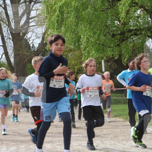 25.04.2026 - Das Zehntel Zöllner http://msf.ph/oto/9603662 25.04.2026 09:41:19 Laufen 5728, 6748, 250, 5158, 25 meine-sportfotos.de