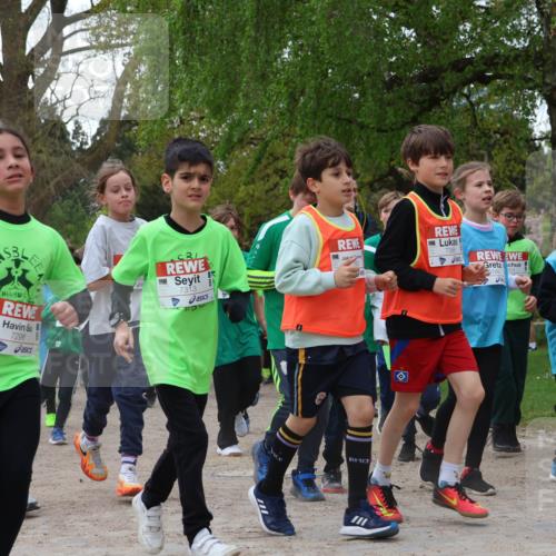 25.04.2026 - Das Zehntel Zöllner http://msf.ph/oto/9608100 25.04.2026 09:43:27 Laufen 7298, 7313, 7386, 55 meine-sportfotos.de