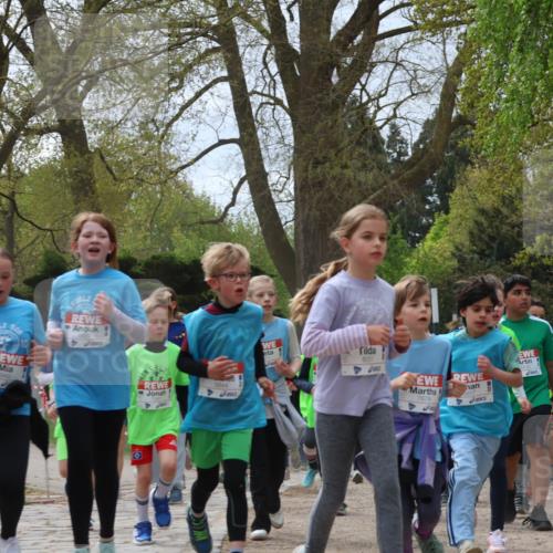 25.04.2026 - Das Zehntel Zöllner http://msf.ph/oto/9609840 25.04.2026 09:44:54 Laufen 10, 6949, 5644, 8031, 617, 7676, 20 meine-sportfotos.de