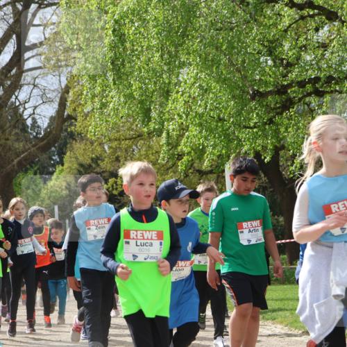 25.04.2026 - Das Zehntel Zöllner http://msf.ph/oto/9609918 25.04.2026 09:44:57 Laufen 7670, 6016, 671, 5724, 14 meine-sportfotos.de