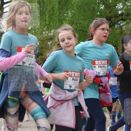 25.04.2026 - Das Zehntel Zöllner http://msf.ph/oto/9610304 25.04.2026 09:45:19 Laufen 7297, 7514, 7531, 7562 meine-sportfotos.de
