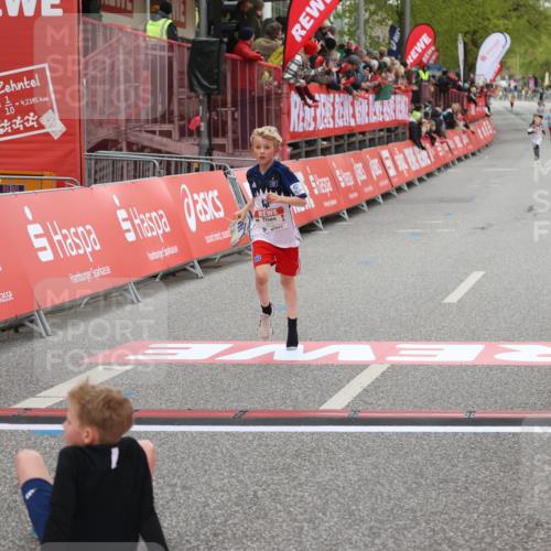 25.04.2026 - Das Zehntel Strokosch-Dieckow http://msf.ph/oto/9614839 25.04.2026 08:46:42 Ziel 4017 meine-sportfotos.de