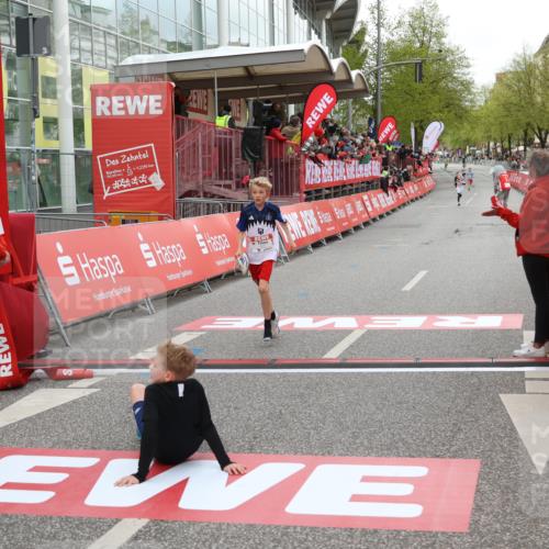 25.04.2026 - Das Zehntel Strokosch-Dieckow http://msf.ph/oto/9614850 25.04.2026 08:46:43 Ziel 4017 meine-sportfotos.de