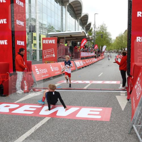 25.04.2026 - Das Zehntel Strokosch-Dieckow http://msf.ph/oto/9614863 25.04.2026 08:46:43 Ziel 4017 meine-sportfotos.de