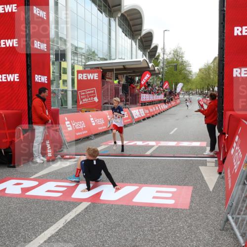 25.04.2026 - Das Zehntel Strokosch-Dieckow http://msf.ph/oto/9614868 25.04.2026 08:46:43 Ziel 4017 meine-sportfotos.de