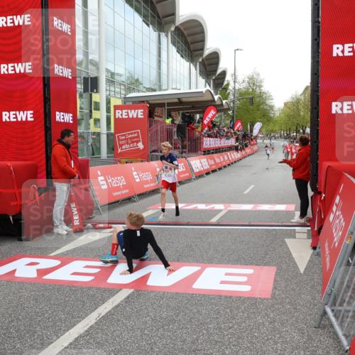 25.04.2026 - Das Zehntel Strokosch-Dieckow http://msf.ph/oto/9614872 25.04.2026 08:46:43 Ziel 4017 meine-sportfotos.de