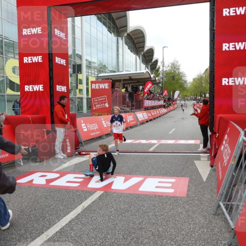 25.04.2026 - Das Zehntel Strokosch-Dieckow http://msf.ph/oto/9614879 25.04.2026 08:46:43 Ziel 4017 meine-sportfotos.de