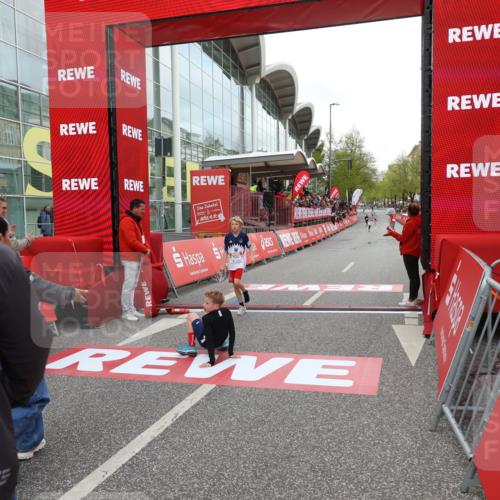 25.04.2026 - Das Zehntel Strokosch-Dieckow http://msf.ph/oto/9614890 25.04.2026 08:46:44 Ziel 4017 meine-sportfotos.de