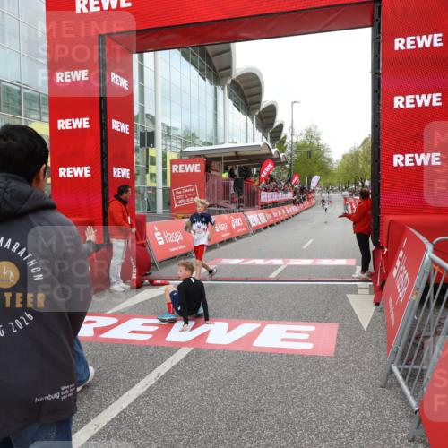 25.04.2026 - Das Zehntel Strokosch-Dieckow http://msf.ph/oto/9614901 25.04.2026 08:46:44 Ziel 4017 meine-sportfotos.de